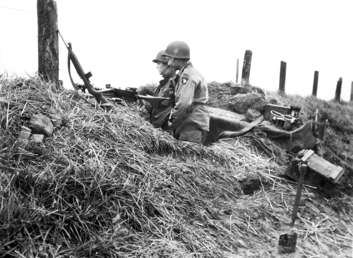 Paratroopers in foxhole